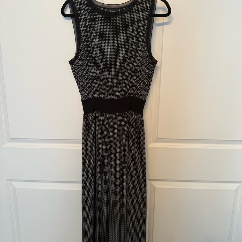 Elegant Black and White Sleeveless Dress